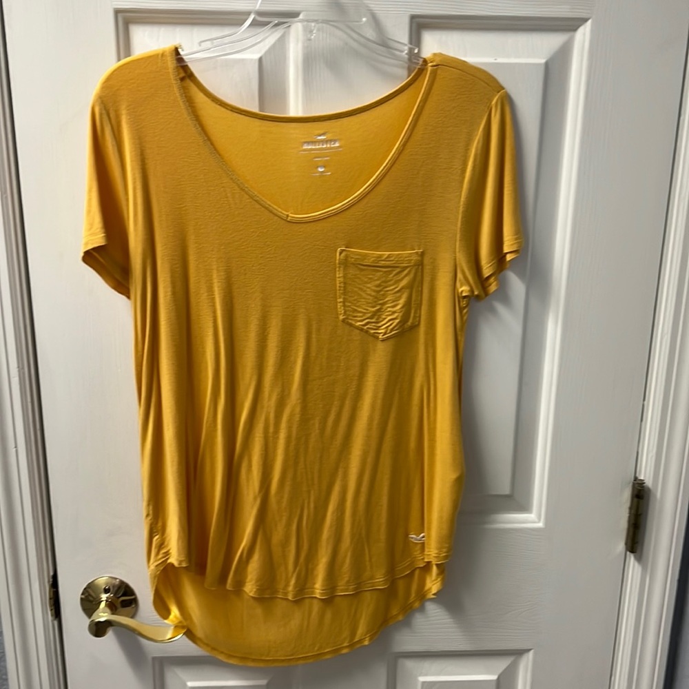 Hollister: must have collection (easy tee)